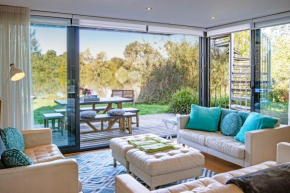 Heron's Hide - Lake-side holiday house with free spa access
